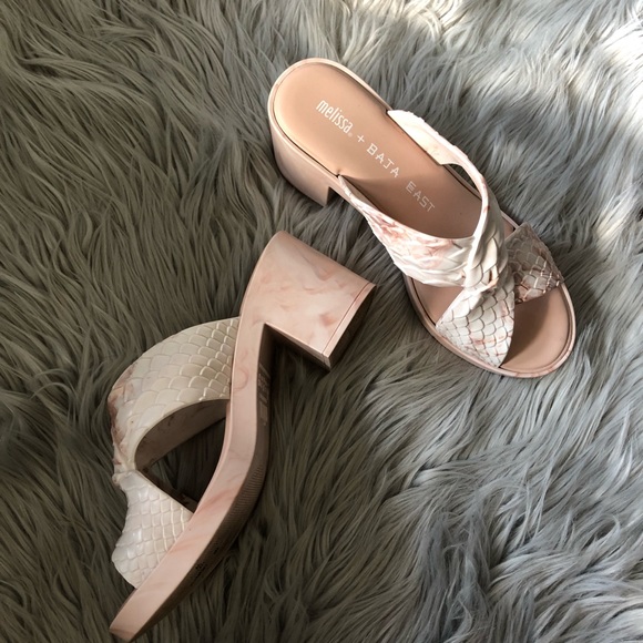 Trendy Sandals 🌺 - Picture 2 of 4